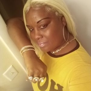 Meet your Posher, Monique